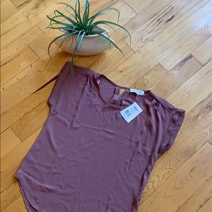Kohl’s Mauve flowy polyester top, size small